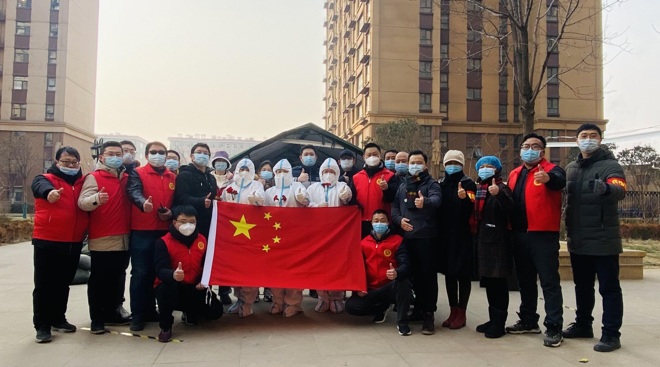 志愿者合影1(1).jpg