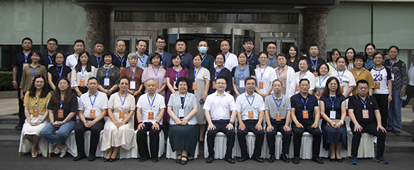 年會(huì)合影小.png