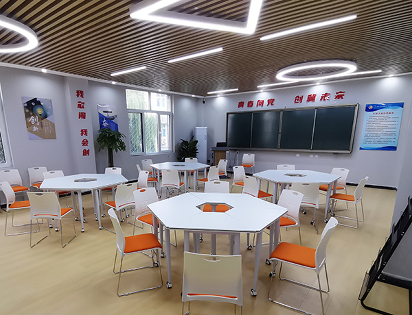 雙創(chuàng)另一個(gè)教室添加照片小.jpg